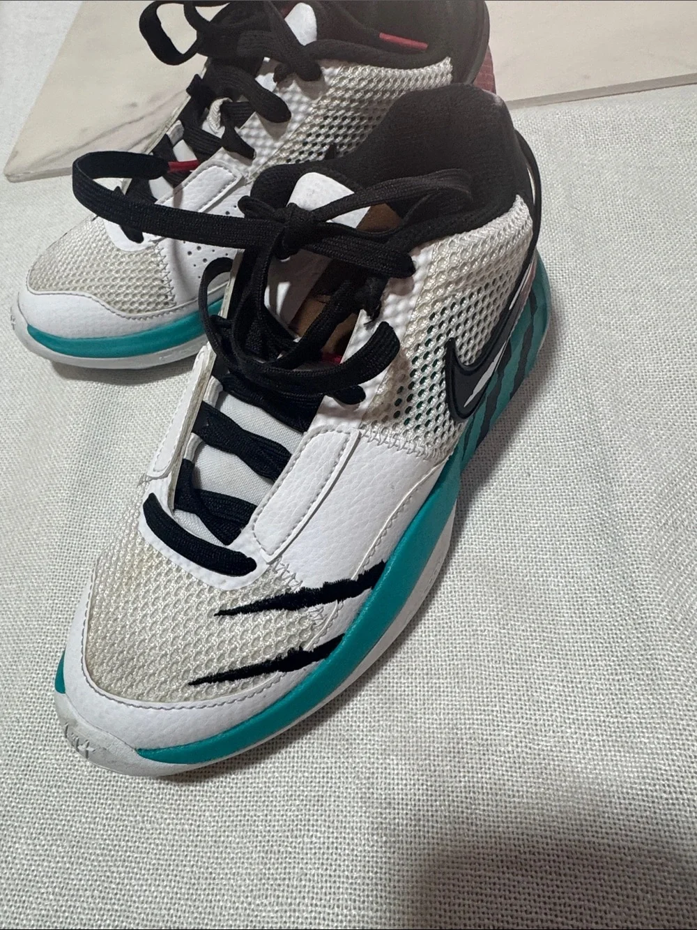 Nike Kids White Teal & Black Low-Top Sneakers